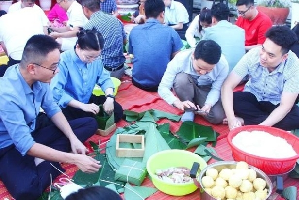 Vibrant activities to celebrate Tet by OV communities